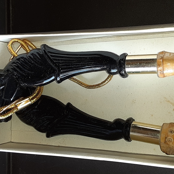 DELUXE WALL PLAQUE BRUSH & SHOEHORN NEW IN PACKAGE - Picture 2 of 5